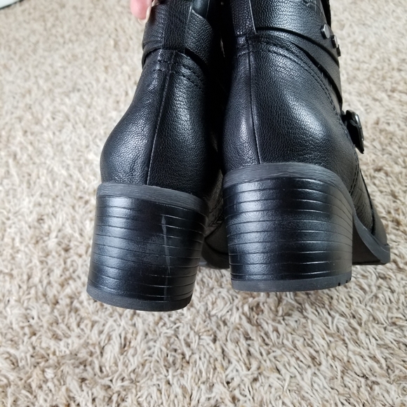 Naturalizer| black "ringer" heeled booties - Picture 6 of 9